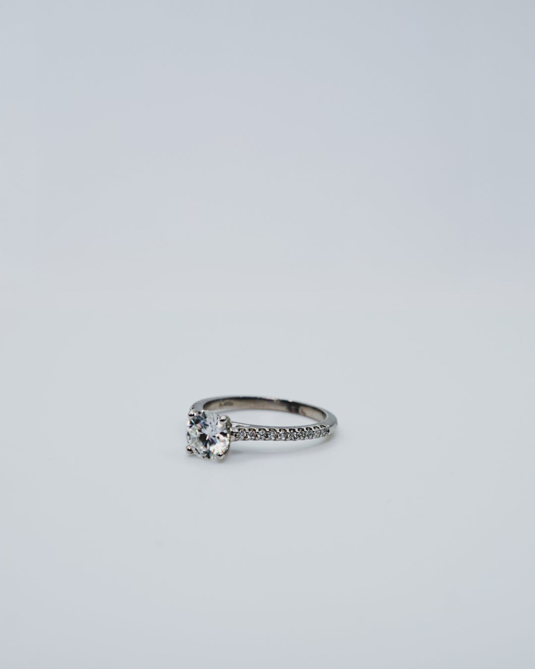 Leyla - Classic 4 Claw Ring with Diamonds